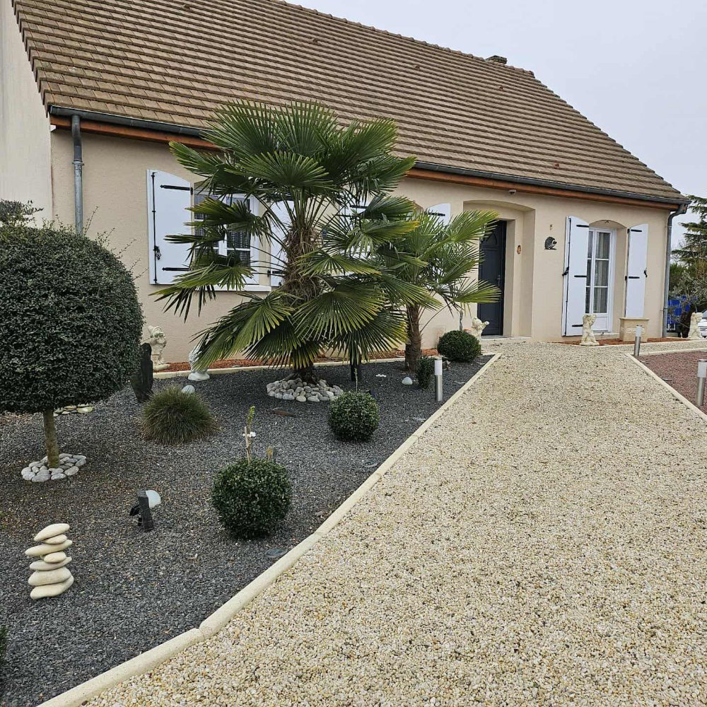 Aire camping-car  Savign-sur-Lathan (37340) - Photo 2